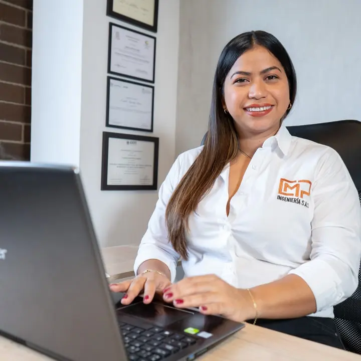 Arquitecta oficina constructora proyecto inmobiliario CMP Medellín