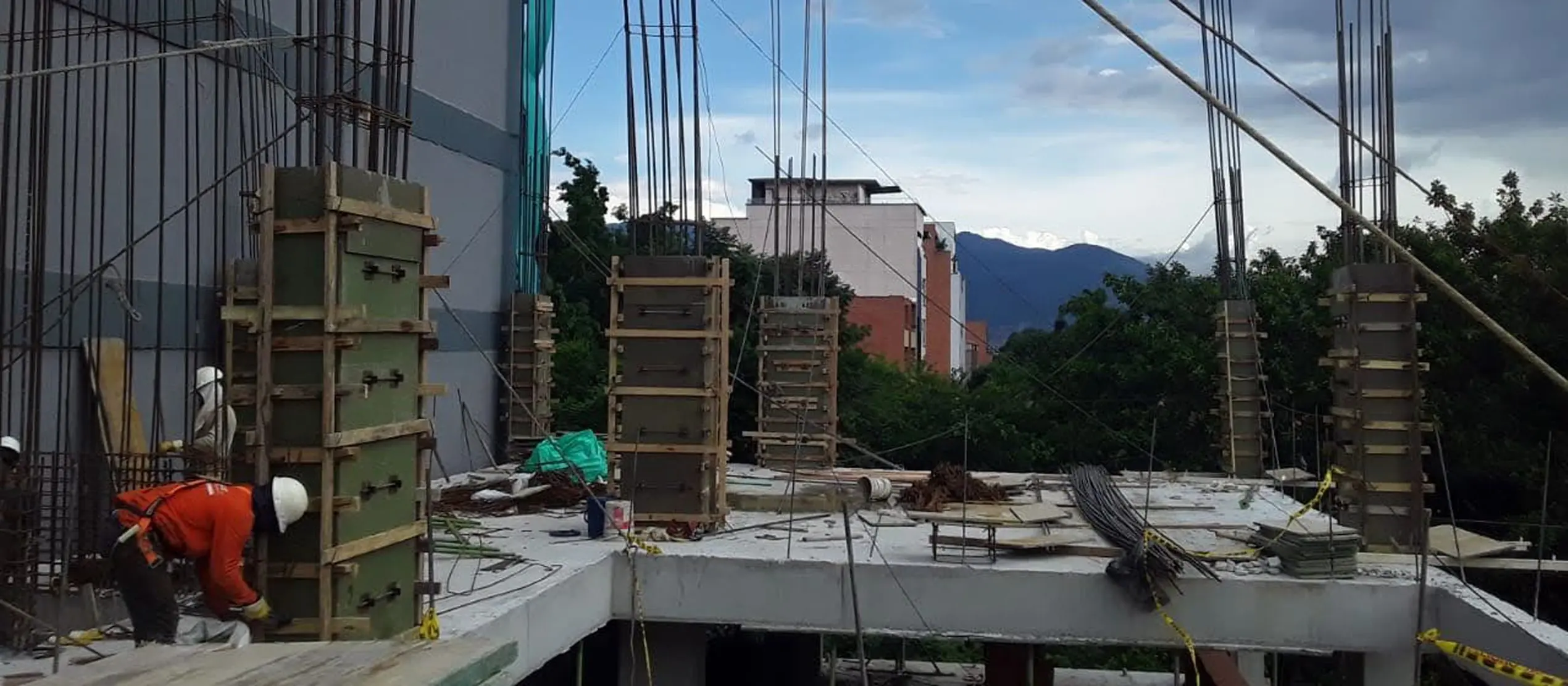 Construcción avance obra la 33 Medellín, Constructora CMP